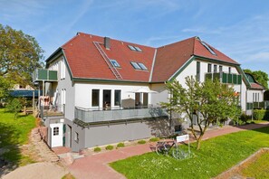 Unclassified image, 4 of 18, button