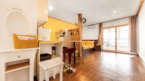 Chambre, 1 chambre (Yellow Modern (Spa)) | 1 chambre, Wi-Fi gratuit
