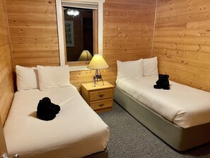 3 bedrooms, travel crib, WiFi, bed sheets
