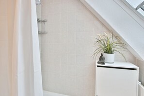 Unclassified image, 4 of 17, button - Ferienappartement Wohldstr. 11 - Holiday apartment Wohldstr 11 Apartment 4 (Timmendorfer Strand)