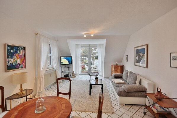 TV, stereo - Ferienappartement Wohldstr. 11 - Holiday apartment Wohldstr 11 Apartment 4 (Timmendorfer Strand)