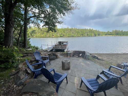 250ft sandy lakefront oasis - 3BR/2BA