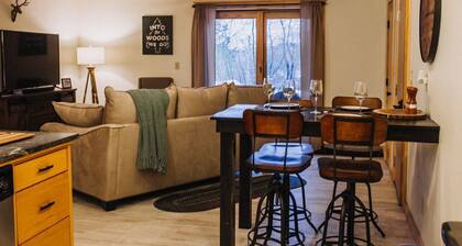 Beautiful 2-bedroom with private outdoor space. 5min walk to Main Street.