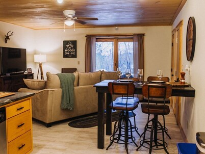 Beautiful 2-bedroom with private outdoor space. 5min walk to Main Street.