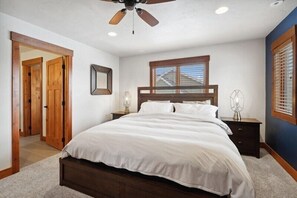 5 habitaciones, escritorio, tabla de planchar con plancha y wifi 