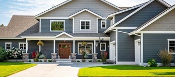 Absolutely Stunning Home w/Pool Table and Hot Tub
