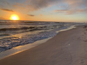 In Strandnähe, Liegestühle, Strandtücher