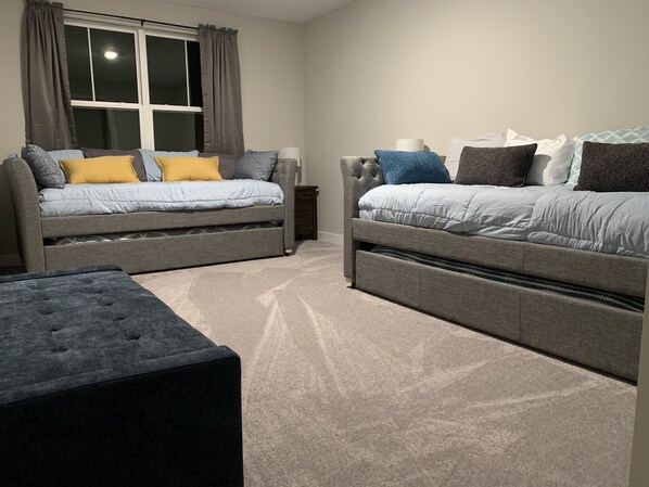 5 عدّة غرف نوم ومكواة/لوح كي وسرير سفر وواي فاي مجانًا