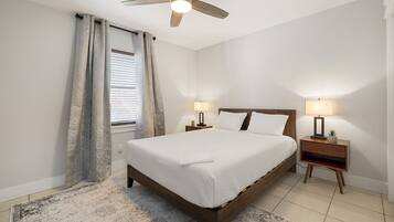 2 makuuhuonetta, silitysrauta/-lauta, ilmainen Wi-Fi, vuodevaatteet