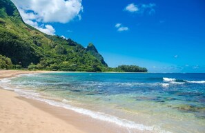 Beach - Hawaiian Bungalow ~A/C~ BBQ~ Near Beaches & Shops (Princeville)