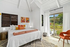 3 bedrooms, desk, iron/ironing board, WiFi - Hawaiian Bungalow ~A/C~ BBQ~ Near Beaches & Shops (Princeville)