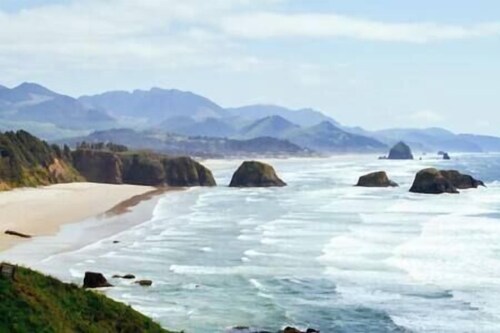 Historic Astoria Waterfront Views & Vintage Vibes