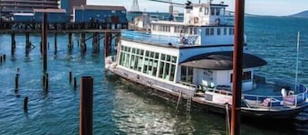 Historic Astoria Waterfront Views & Vintage Vibes
