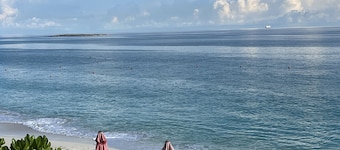 Beautiful waterfront resort villa in Paradise Island, Bahamas. Sleeps 6.