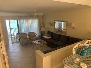 Smart TV, table tennis, books - Beautiful waterfront resort villa in Paradise Island, Bahamas. Sleeps 6. (New Providence)