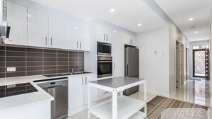 Family Apartment | Private kitchen - Redcliffe Getaway (Scarborough)