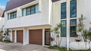 Exterior detail - Redcliffe Getaway (Scarborough)
