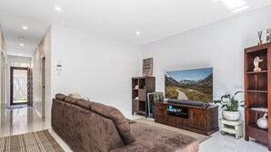 Interior detail - Redcliffe Getaway (Scarborough)