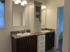 Combined shower/bathtub, hair dryer, towels, soap