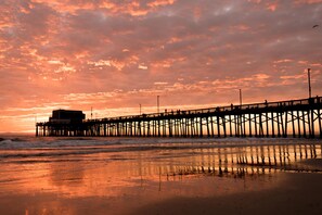 Beach nearby, sun-loungers, beach towels