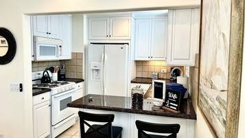 KylskÄp, mikrovÄgsugn, ugn och spishÀll