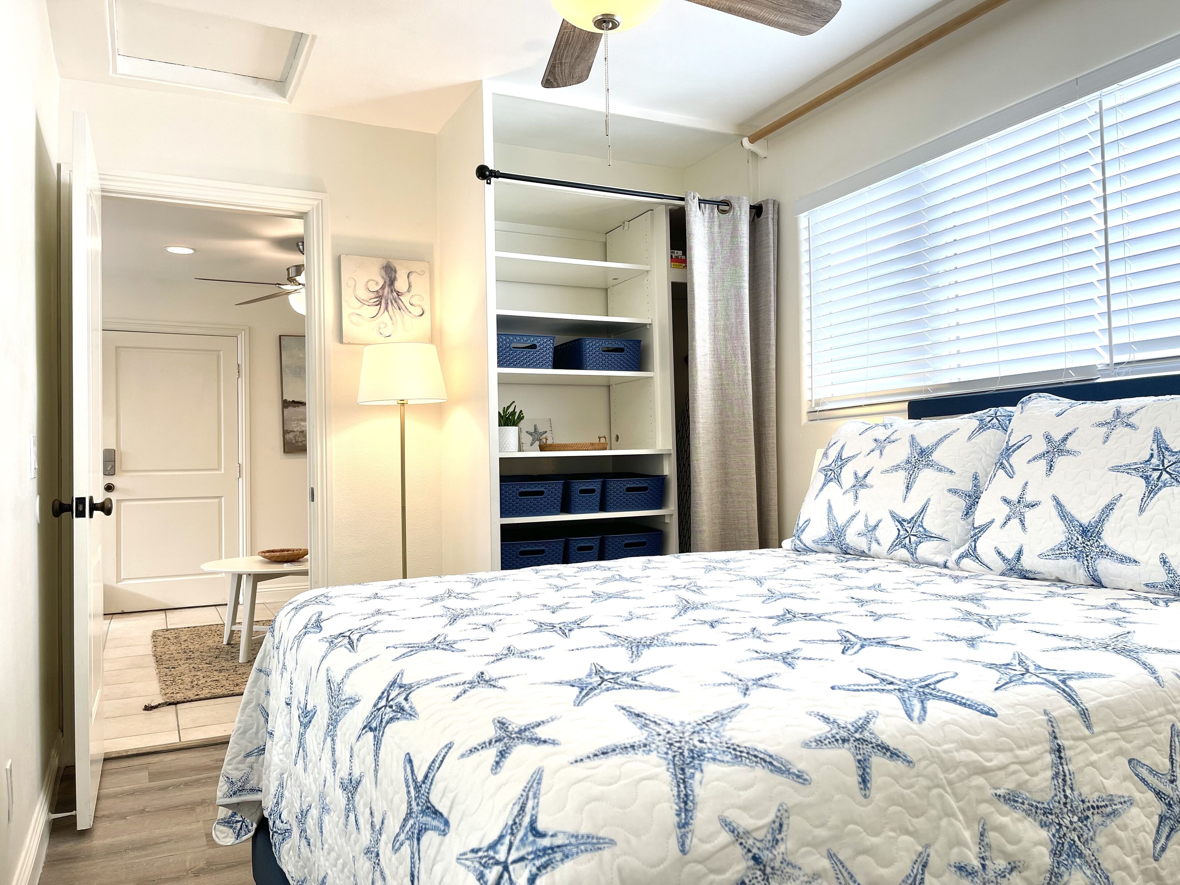 1 habitación, tabla de planchar con plancha, wifi gratis y ropa de cama 