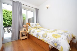 2 عدّة غرف نوم ومكواة/لوح كي وواي فاي وملاءات أسرّة