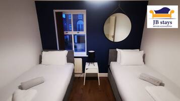 4 bedrooms, iron/ironing board, WiFi, bed sheets