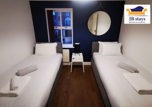 4 室のベッドルーム、アイロン / アイロン台、WiFi、ベッドシーツ