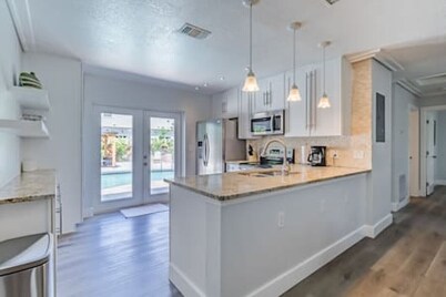Fun & Cheerful - 4009 W Pearl Ave · Fun & Cheerful Mini Golf Pool Home