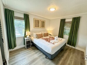 3 bedrooms, desk, iron/ironing board, travel cot