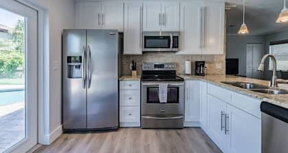 Fun & Cheerful - 4009 W Pearl Ave · Fun & Cheerful Mini Golf Pool Home