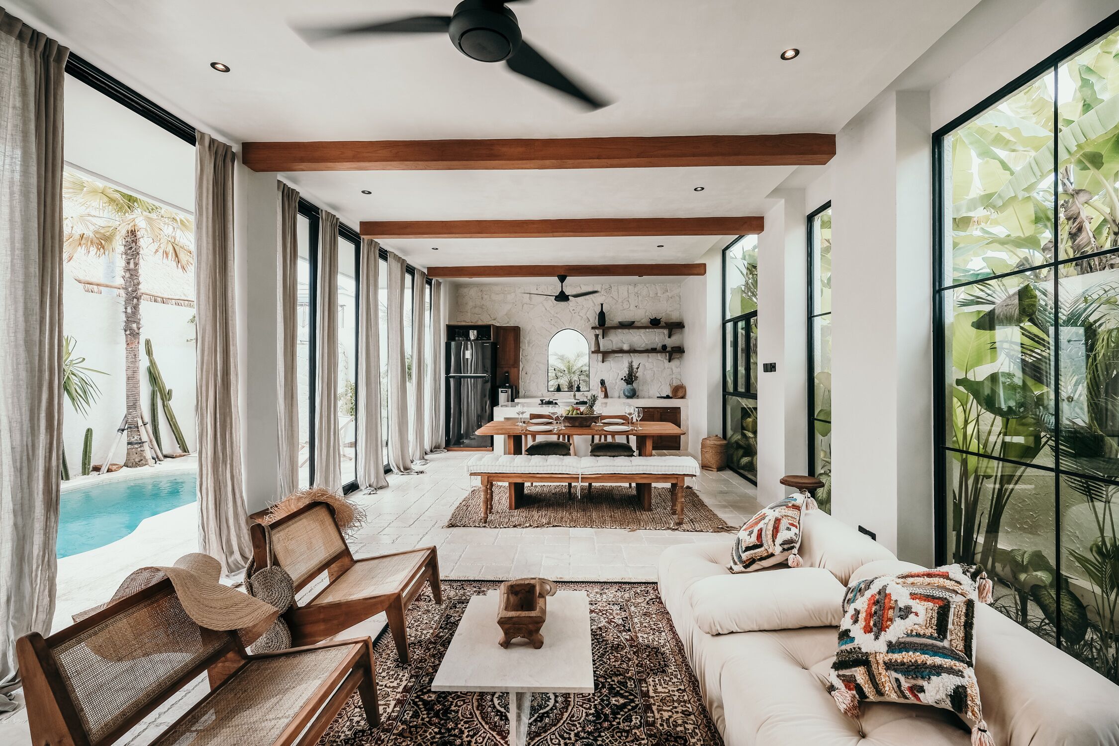 Luxury Villa | Living area | 40-inch LED TV with digital channels, TV, Netflix