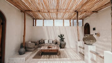 Luxury Villa | Terrace/patio