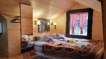 2 bedrooms, iron/ironing board, WiFi (free), bed sheets