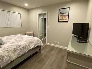 2 habitaciones, tabla de planchar con plancha y cuna de viaje 