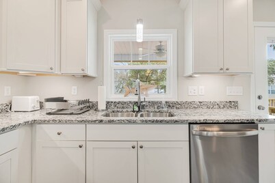 Gorgeous Home with Opt Heated Private Pool - Dog Friendly -6 Seater Golf Cart Included W/ Parking