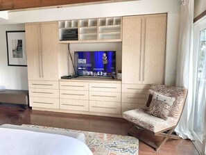 4 bedrooms, desk, travel cot, free WiFi