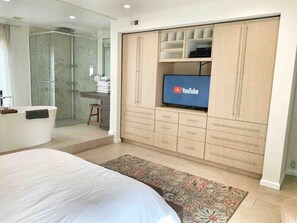 4 bedrooms, desk, travel cot, free WiFi