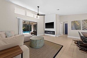 Smart TV, fireplace