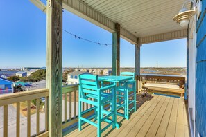 Outdoor dining - Chic Surf City Retreat w/ Pool < 1 Block to Beach! (Surf City)