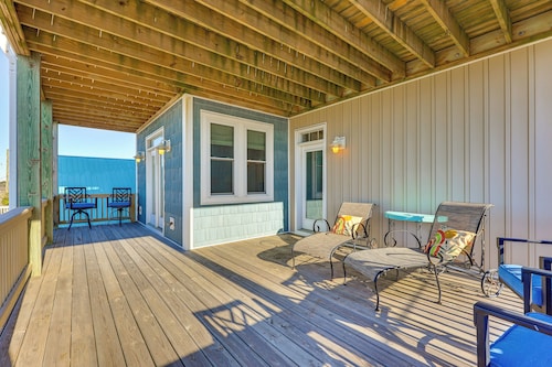 Chic Surf City Retreat w/ Pool < 1 Block to Beach!