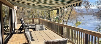 Waterfront, Luxury Panoramic View, Fast Wi-Fi, Private River Access Steps Away!