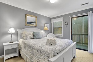 3 間睡房、書桌、熨斗/熨衫板、可攜式嬰兒床