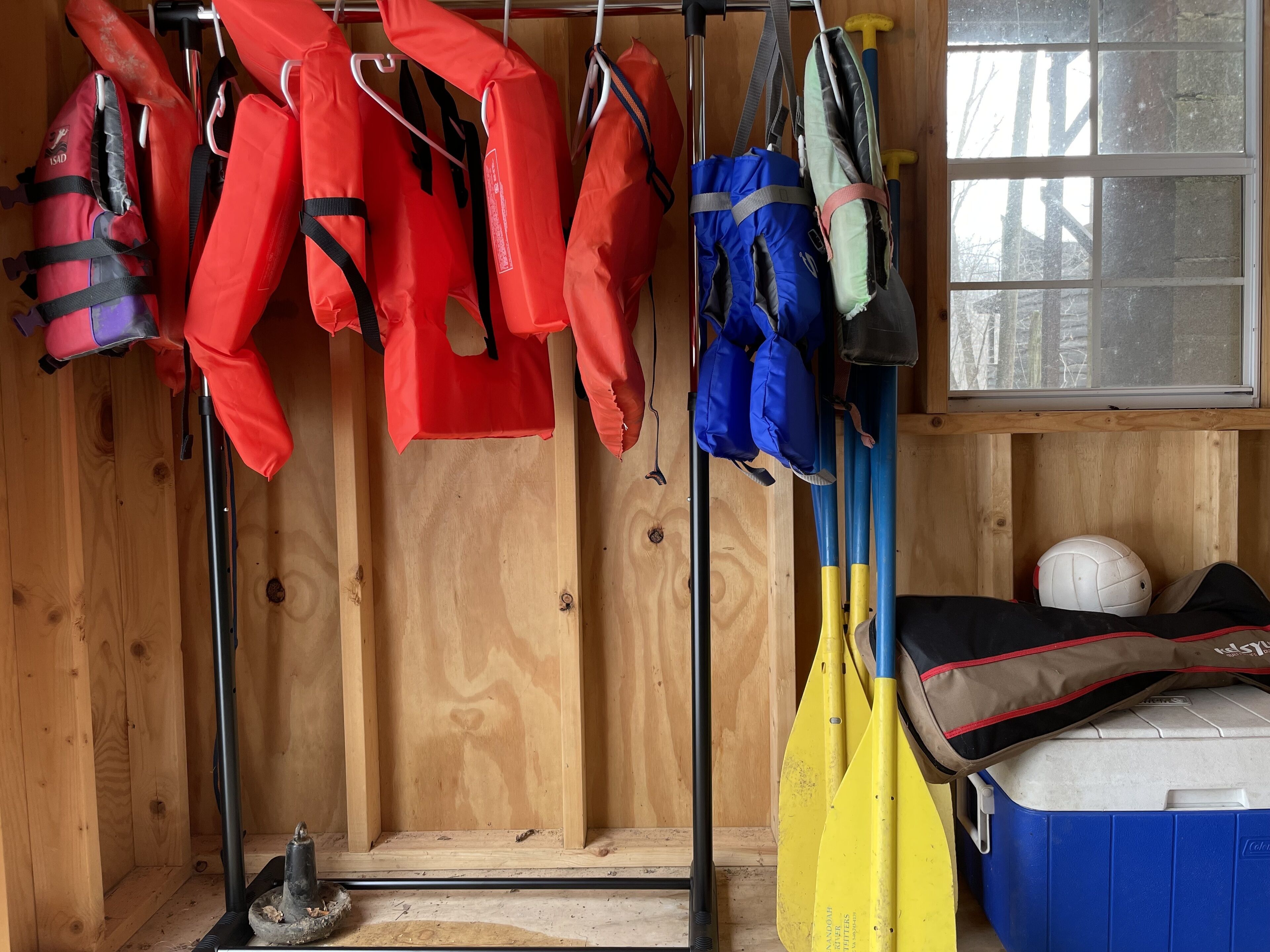 6 adults, 2 kids, and 2 infant life jackets are available. 