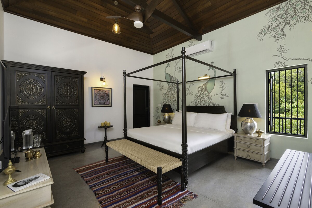 Egyptian cotton sheets, premium bedding, pillowtop beds, minibar
