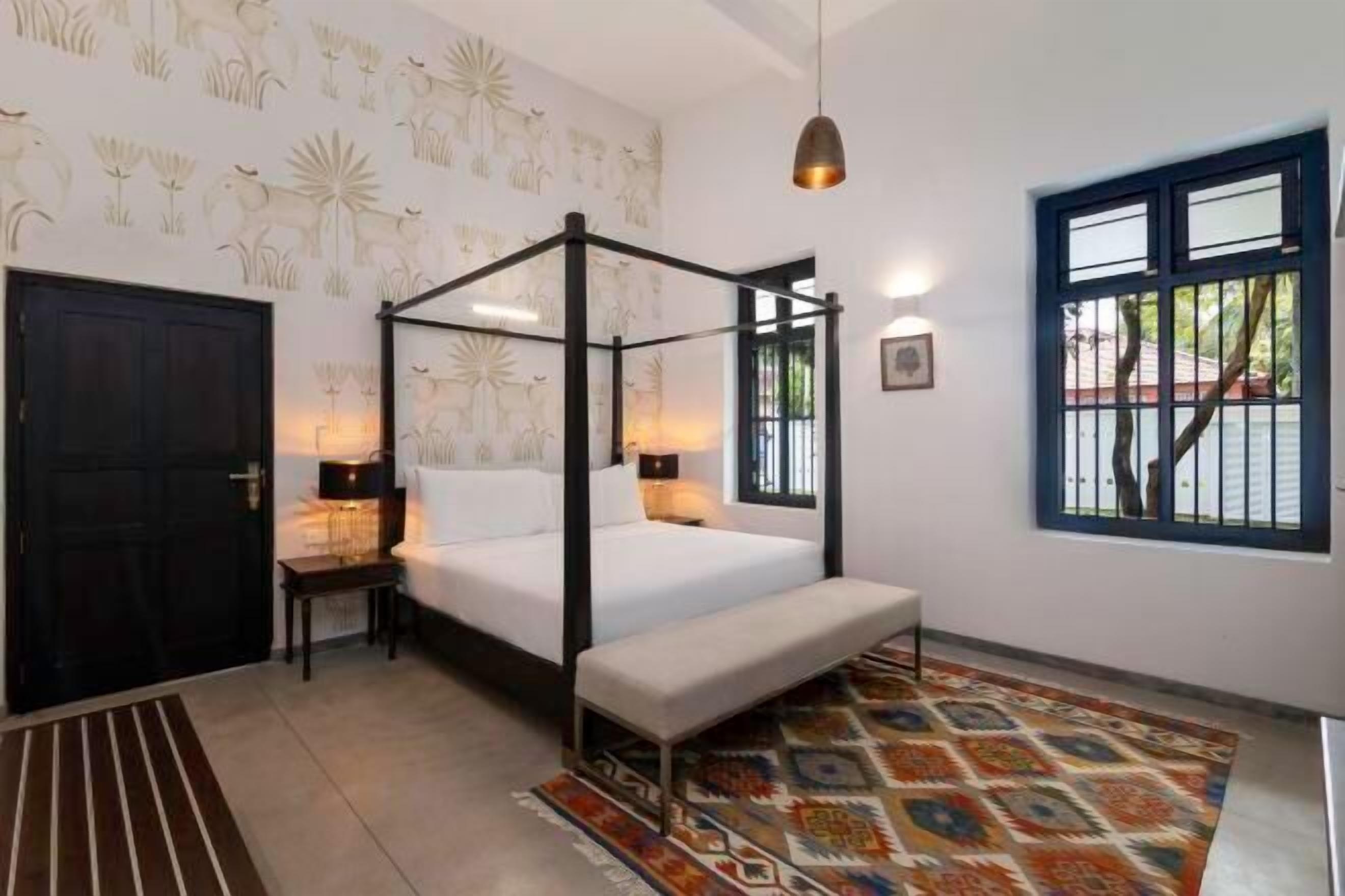 Egyptian cotton sheets, premium bedding, pillowtop beds, minibar