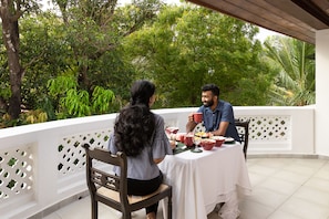 Café da manhã com pratos da culinária local diário (USD 20 por pessoa)