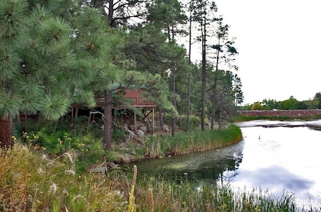 Fachada de la propiedad. Lumbermens Village