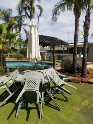 Property grounds - Glossop Motel (Glossop)